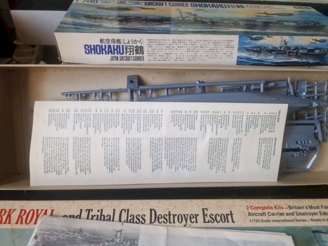 2 Maquettes Porte avions + Destroyer Escort - 1/720 Revell