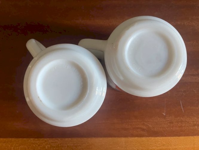 2 mugs Arcopal clowns vintage