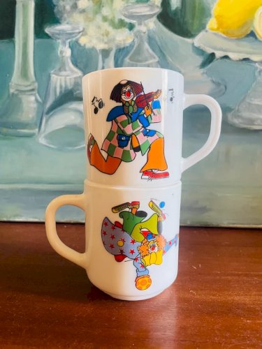 2 mugs Arcopal clowns vintage