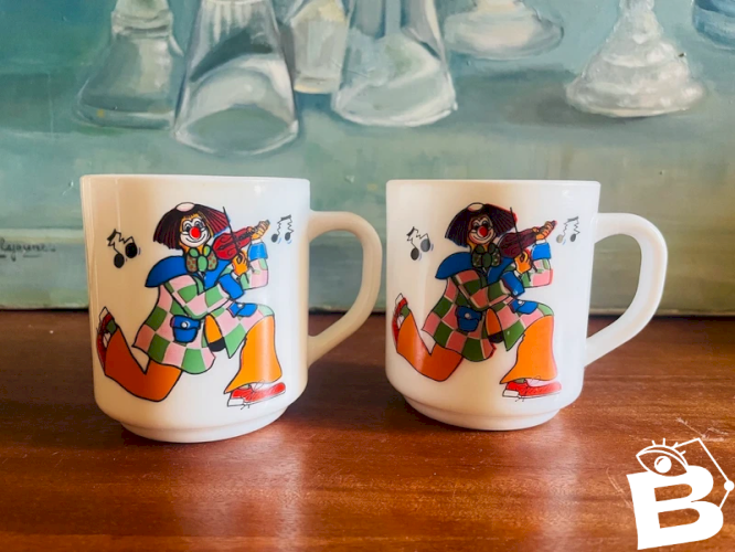 2 mugs Arcopal clowns vintage