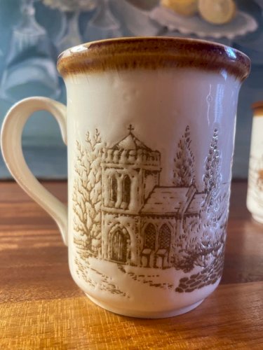 2 mugs Biltons vintage