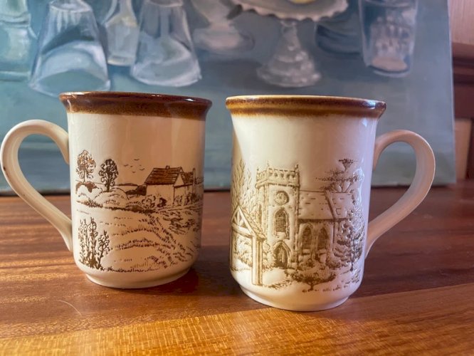 2 mugs Biltons vintage
