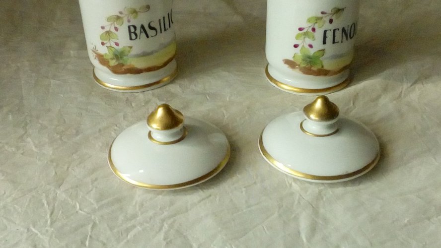 2 PETITS POTS A EPICE POTS A PHARMACIE APOTHICAIRE EN PORCELAINE PILLIVUYT FRANC