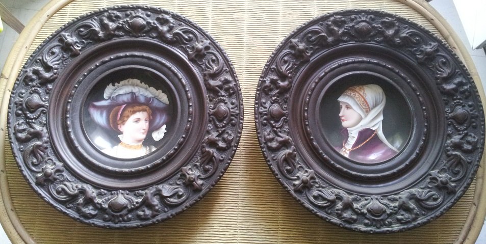 2 plats décoratifs laiton et porcelaine