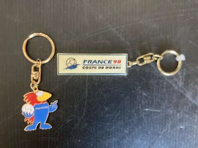 2 KEY CHAINS WORLD CUP FOOTBALL / FRANCE 98 world champion