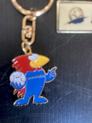 2 PORTE-CLÉS  COUPE DU MONDE DE FOOTBALL /  FRANCE  98 champion du monde