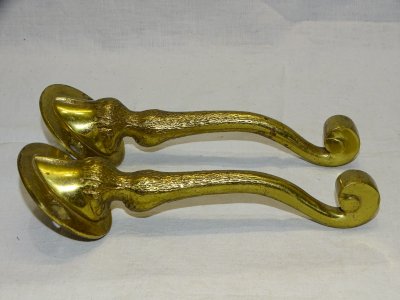 - 2 COAT RACKS or BRACKETS BRONZE or BRASS DEER FEET HUNTER DECOR D