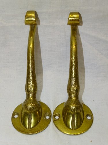 -2 PORTE MANTEAUX ou EMBRASSES  BRONZE ou LAITON PIEDS de BICHE DECO CHASSEUR  D