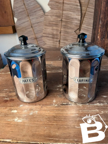 2 pots à épices anciens en métal chromé
