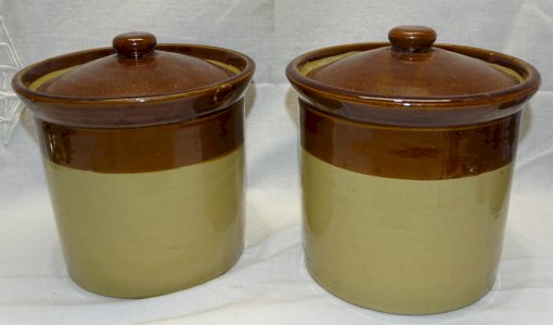 -2 POTS COUVERTS EN GRES ANGLAIS OZEN AND PROOZER MICROWAVE AND DISHWATER déco D