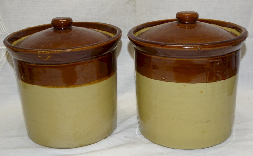 -2 POTS COUVERTS EN GRES ANGLAIS OZEN AND PROOZER MICROWAVE AND DISHWATER déco D