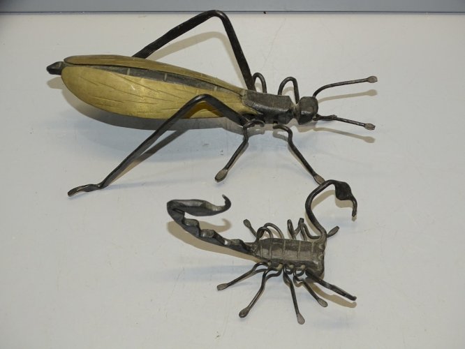 -2 SUJETS DECORATIFS METAL 1 SCORPION + 1 INSECTE AILES LAITON VITRINE   D