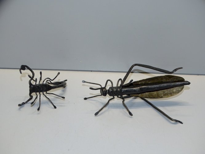 -2 SUJETS DECORATIFS METAL 1 SCORPION + 1 INSECTE AILES LAITON VITRINE   D