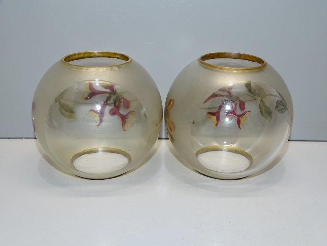 -2 SUPERBES PETITS GLOBES LAMPE A PETROLE Marqués PANTIN lettres OR (No LEGRAS)D