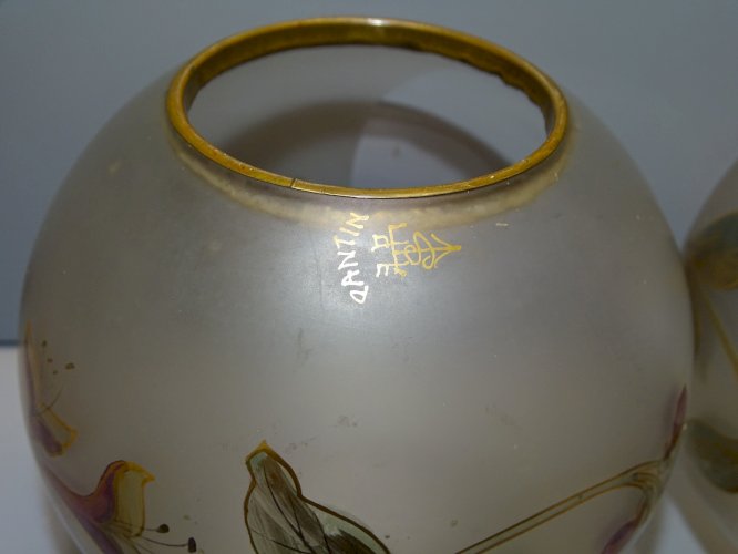 -2 SUPERBES PETITS GLOBES LAMPE A PETROLE Marqués PANTIN lettres OR (No LEGRAS)D