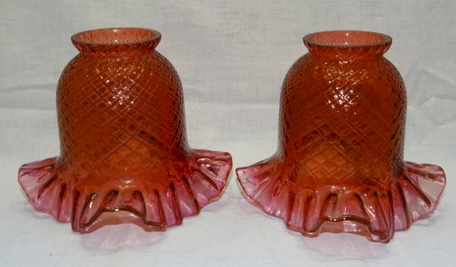 2 BEAUTIFUL RED GLASS TULIPS FOR TABLE LAMP OR CHANDELIER decoration D