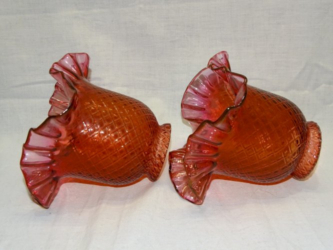 - 2 SUPERBES TULIPES EN VERRE ROUGE POUR LAMPE A POSER OU LUSTRE déco   D