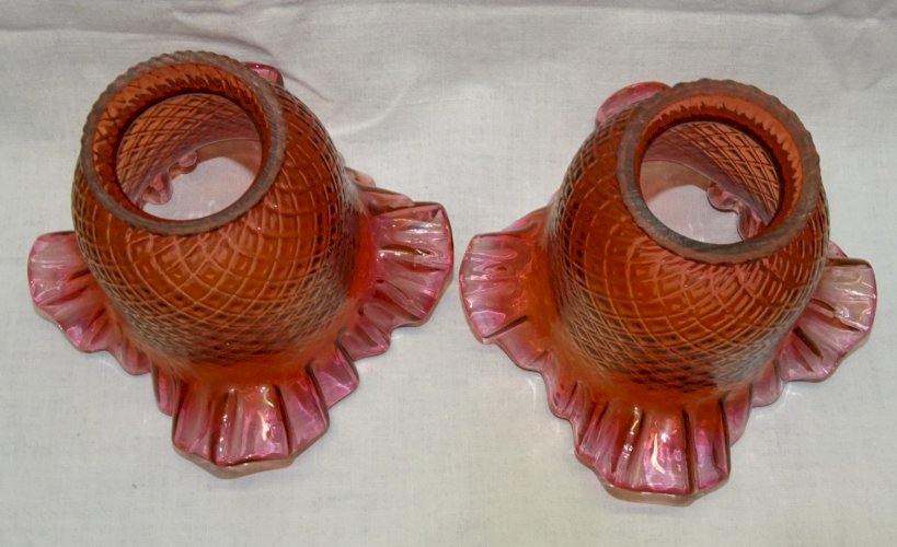 - 2 SUPERBES TULIPES EN VERRE ROUGE POUR LAMPE A POSER OU LUSTRE déco   D