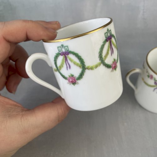2 tasse à café moka porcelaine de Limoges, Raynaud ? décor guirlandes et fleurs