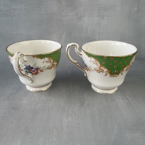2 tasse à thé porcelaine anglaise Majesty the queen PARAGON Rockingham (vert)