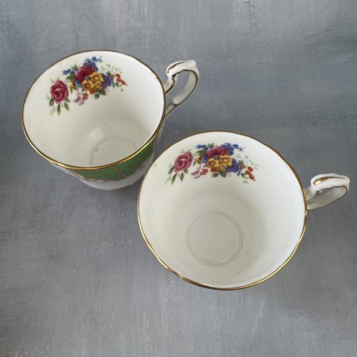 2 tasse à thé porcelaine anglaise Majesty the queen PARAGON Rockingham (vert)