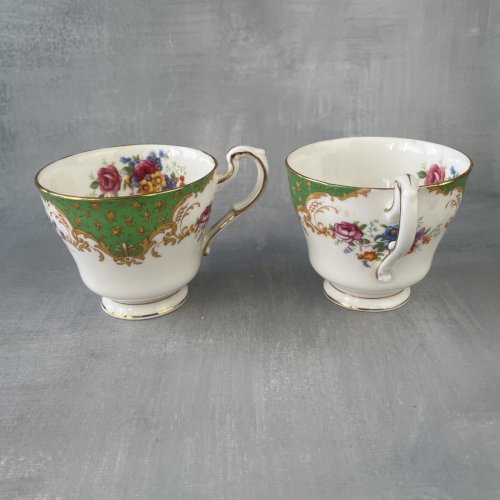 2 tasse à thé porcelaine anglaise Majesty the queen PARAGON Rockingham (vert)