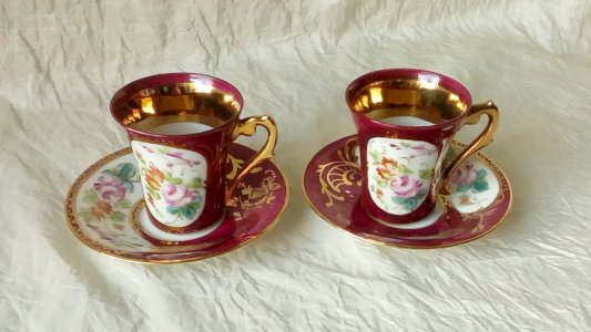 2 TASSES A MOKA EN PORCELAINE DE PARIS NODROG DECOR FLORAL STYLE NAPOLEON 3**