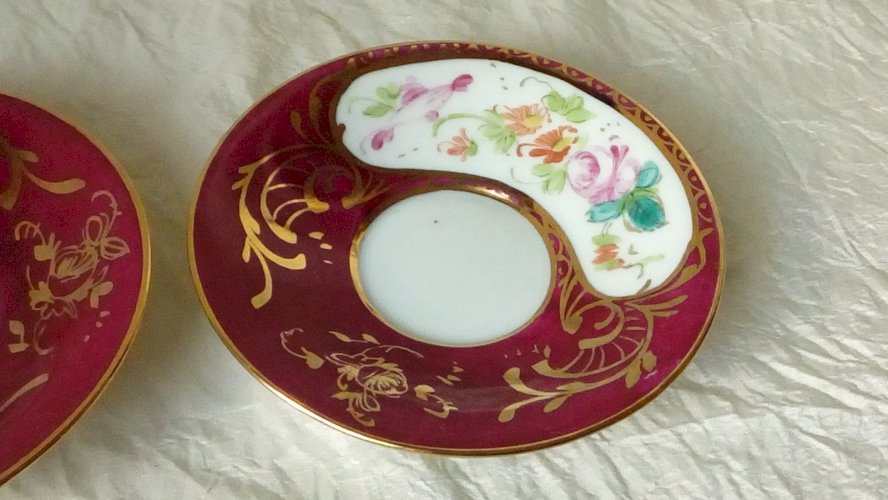 2 TASSES A MOKA EN PORCELAINE DE PARIS NODROG DECOR FLORAL STYLE NAPOLEON 3**