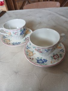 2 tasses à thé avec soucoupe Made in England