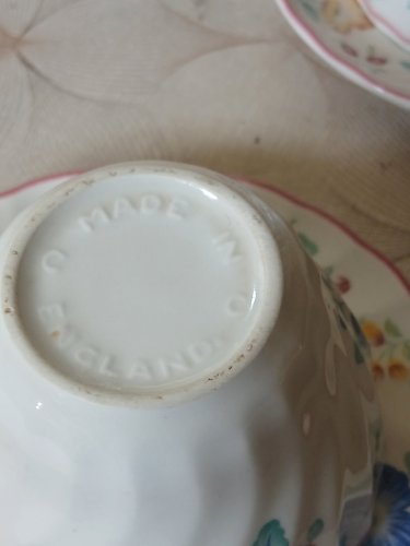 2 tasses à thé avec soucoupe Made in England