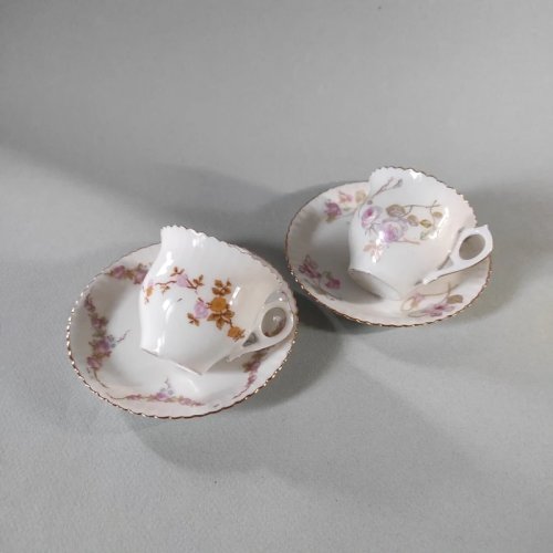 2 tasses anciennes a Moka, porcelaine