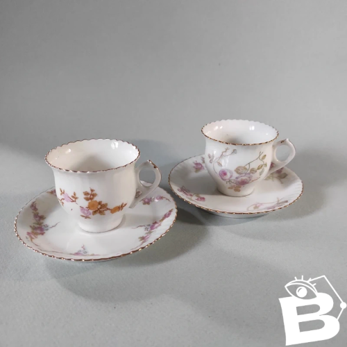 2 tasses anciennes a Moka, porcelaine