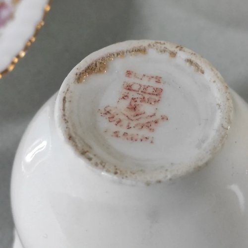 2 tasses anciennes a Moka, porcelaine