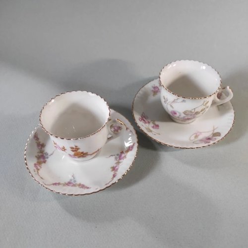 2 tasses anciennes a Moka, porcelaine