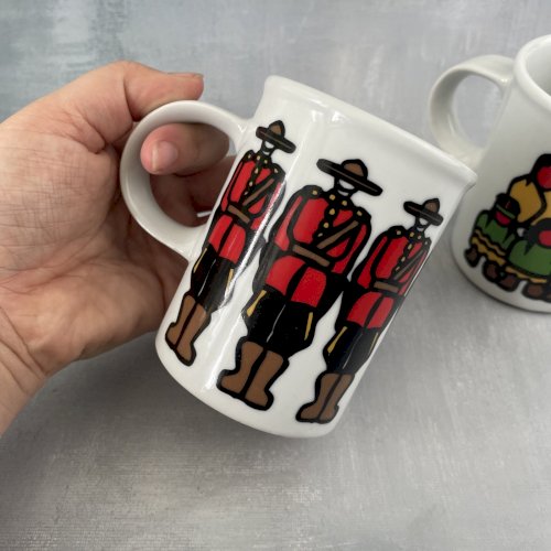 2 tasses mug MARC TETRO Canada Danesco motif Police montée canadienne et indiens