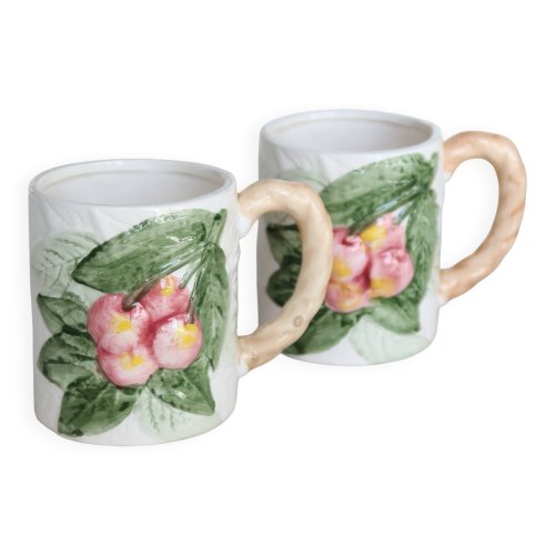 2 tasses vintage en barbotine cerise