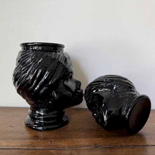 2 têtes en verre représentant des Maures dans le goût de Fornasetti XXe M3539