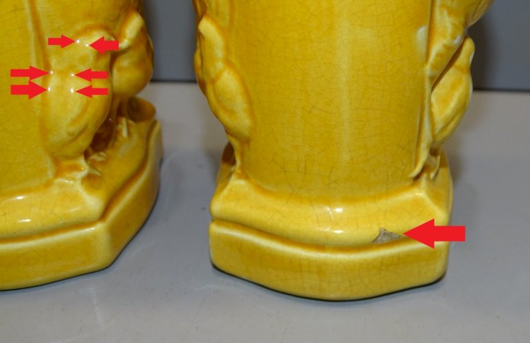 -2 VASES CERAMIQUE JAUNE CRAQUELEE POULE ET POUSSINS JAUNES DECO XXe   D