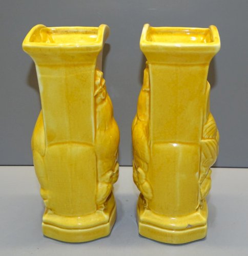 -2 VASES CERAMIQUE JAUNE CRAQUELEE POULE ET POUSSINS JAUNES DECO XXe   D