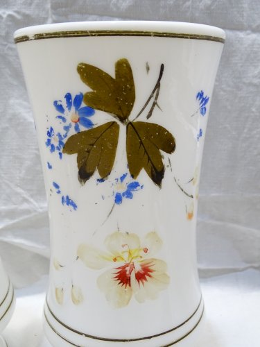 -2 VASES OPALINE de CRISTAL XIXe décor FLORAL PEINT  AVEC USURES  COLLECTION  D