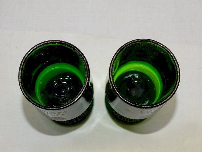 -2 VERRES A PIED VERRE VERT DOM CAFE BENEDICTINE COLLECTION VITRINE BISTROT    D