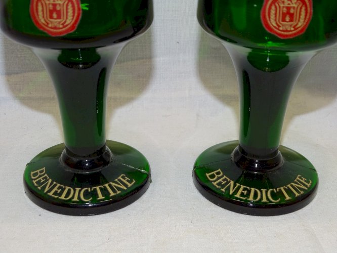 -2 VERRES A PIED VERRE VERT DOM CAFE BENEDICTINE COLLECTION VITRINE BISTROT    D