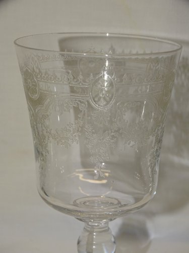 - 2 VERRES A PIEDS XIXe CRISTAL MOTIFS Gravés RINCEAUX & FLEURS COLLECTION    D