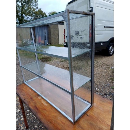 2 Vitrines Industrielles en Fer Et Verre