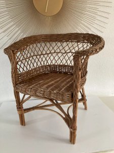 21 ⚜️ Vintage Child's Small Chair in Wicker and Rattan