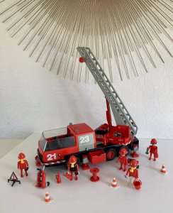 22⚜️ Playmobil Fire Truck Toy Ref 1739 with Figures 1981 Vintage