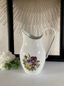 225⚜️ Antique Enamelled Tin Jug Pitcher Flower Decor Height 25.5 Cm A Rémail
