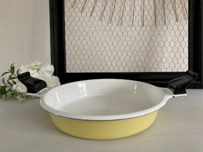 225⚜️ Vintage Yellow Enamelled Tin Plate Diameter 24 Cm