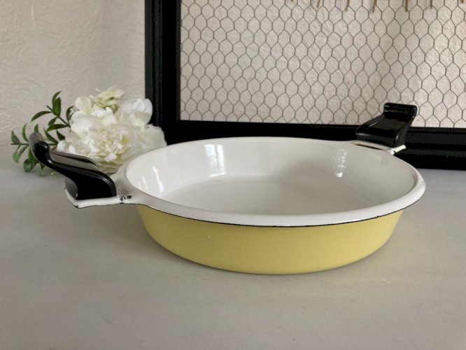 225⚜️ Ancien Plat en Tôle Émaillé Couleur Jaune Diamètre 24 Cm Vintage