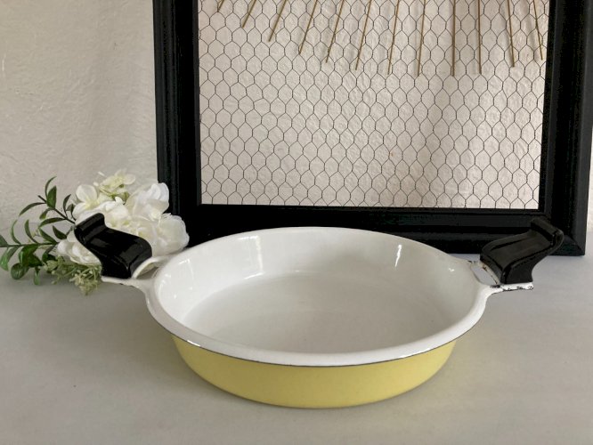 225⚜️ Ancien Plat en Tôle Émaillé Couleur Jaune Diamètre 24 Cm Vintage